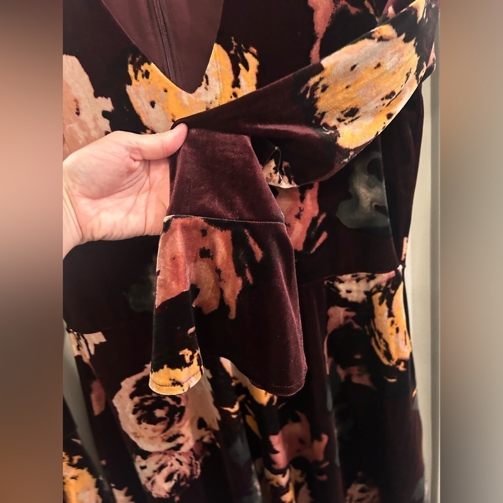 Ivanka Trump Velvet Floral Dress Women’s 8 Long Sleeve Keyhole - Picture 6 of 9